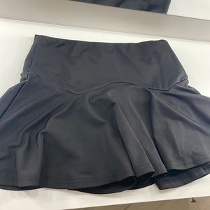 GYM BLACK SKIRT SMALL